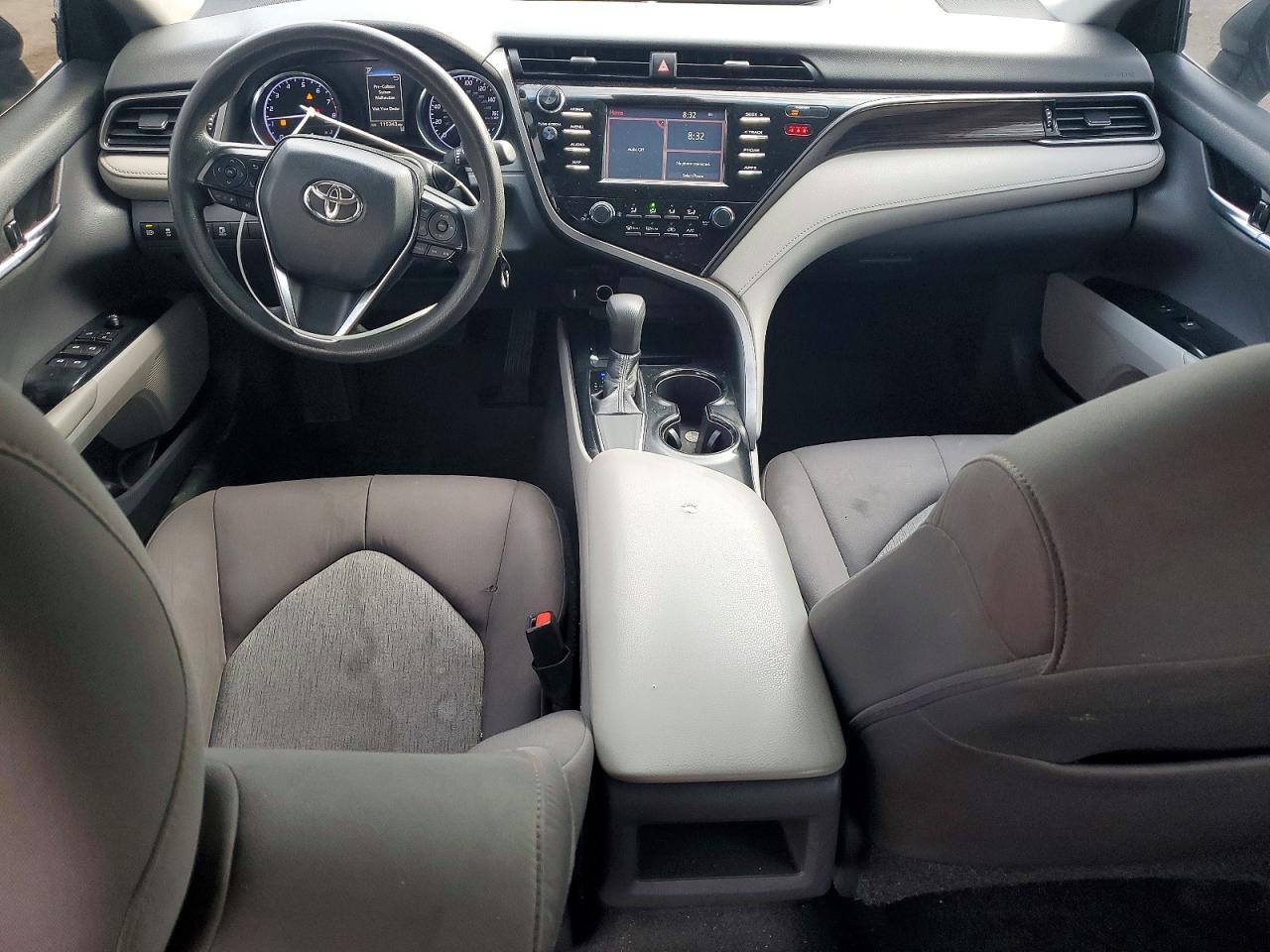 2019 Toyota Camry Le - zdjęcie 8