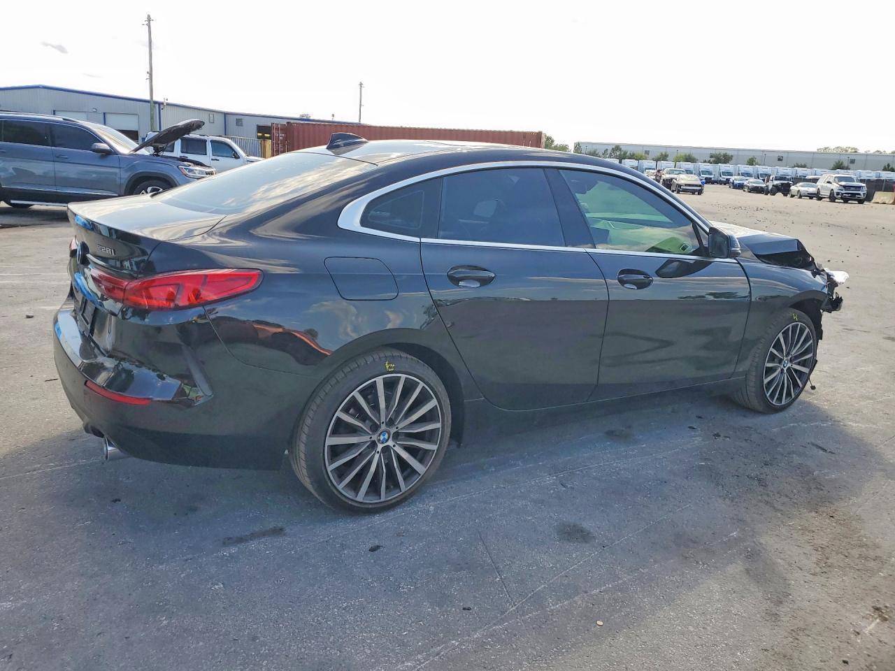 2021 BMW 228I - zdjęcie 3