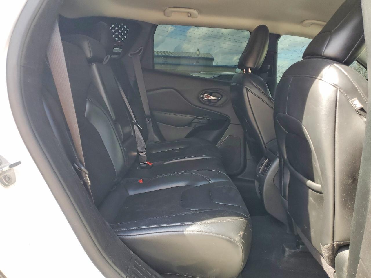 2020 Jeep Cherokee Latitude Plus - zdjęcie 11