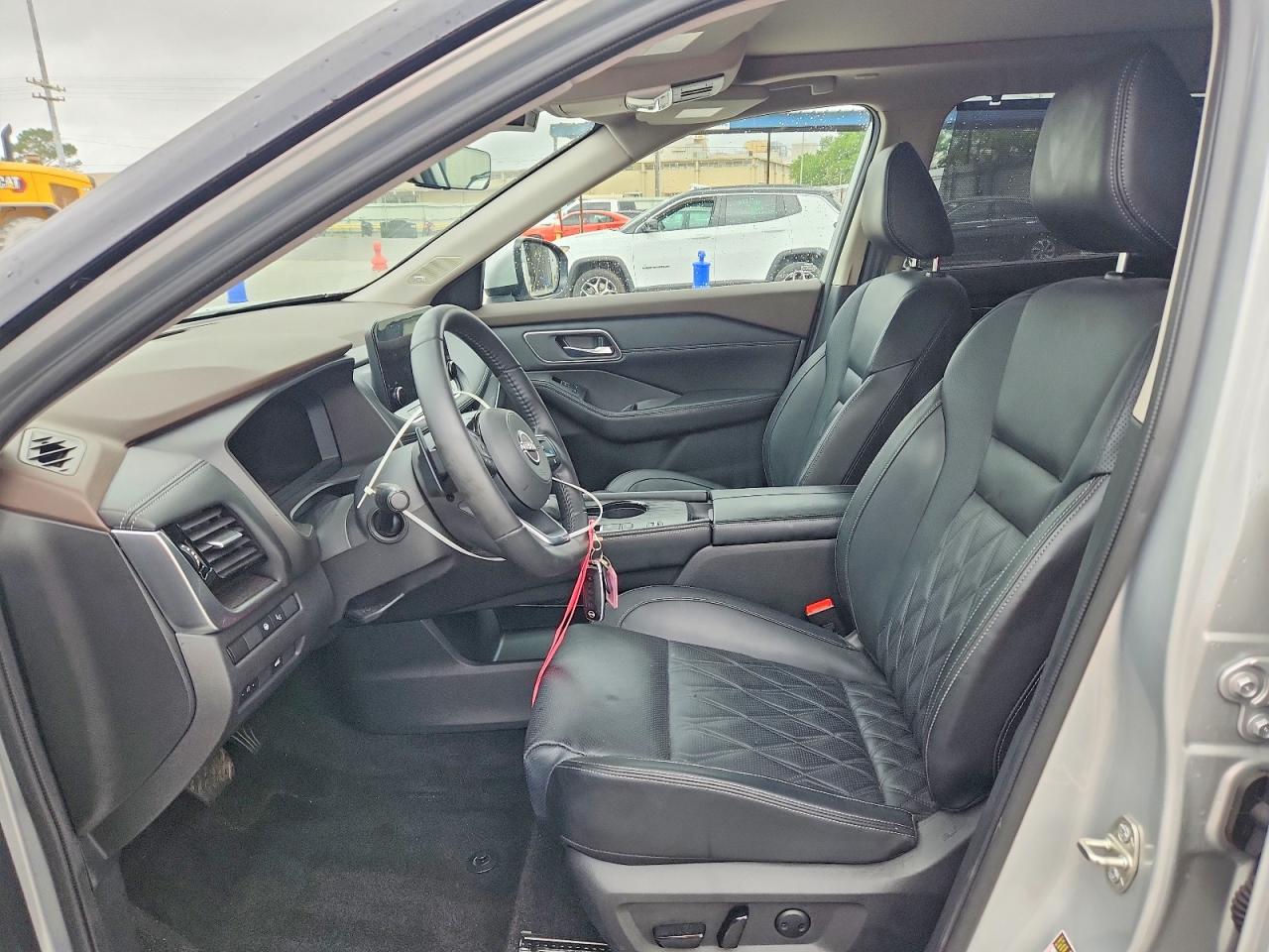 2023 Nissan Rogue Platinum - zdjęcie 7