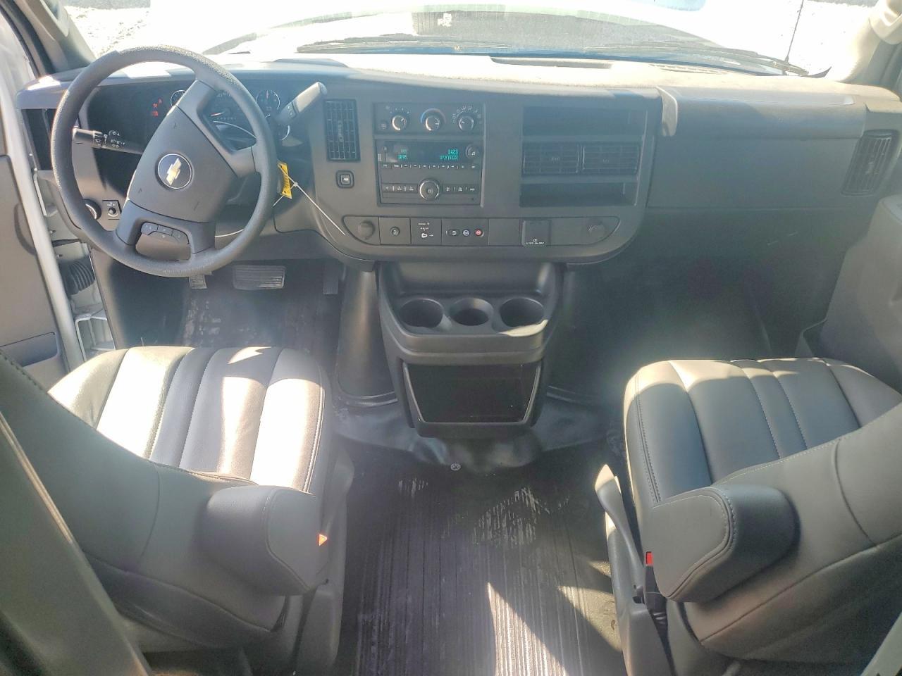 2025 Chevrolet Express G2500 - zdjęcie 8