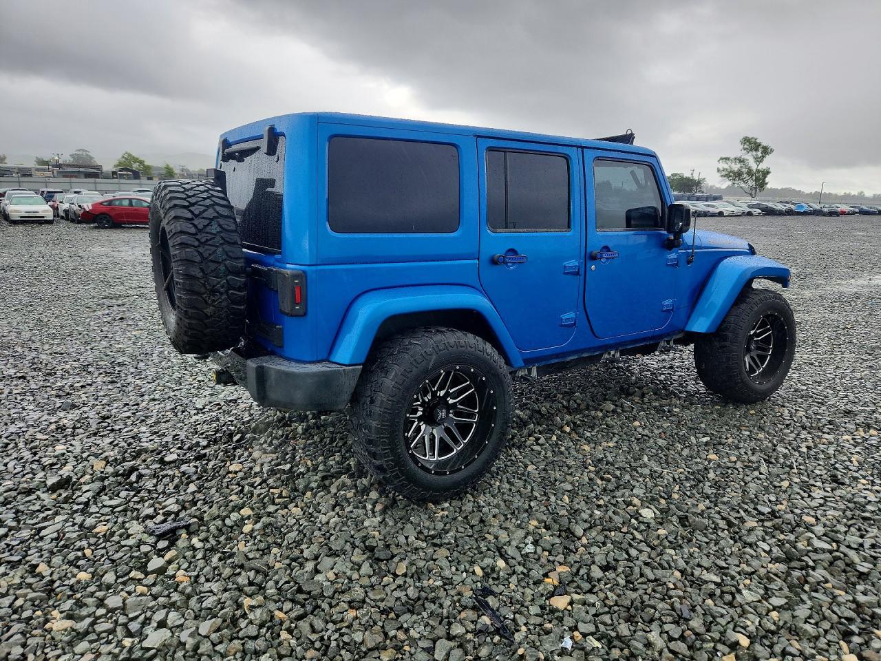 2014 Jeep Wrangler Unlimited Sahara - zdjęcie 3