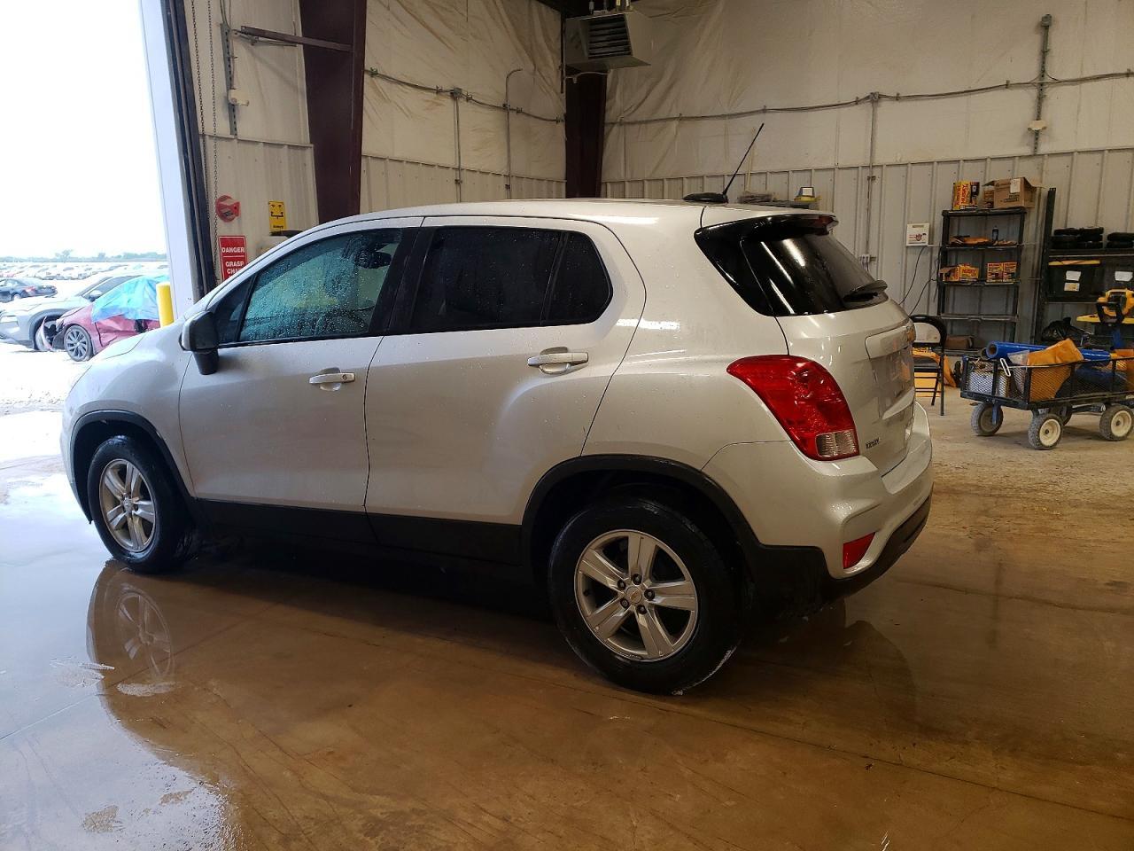 2020 Chevrolet Trax Ls - zdjęcie 2