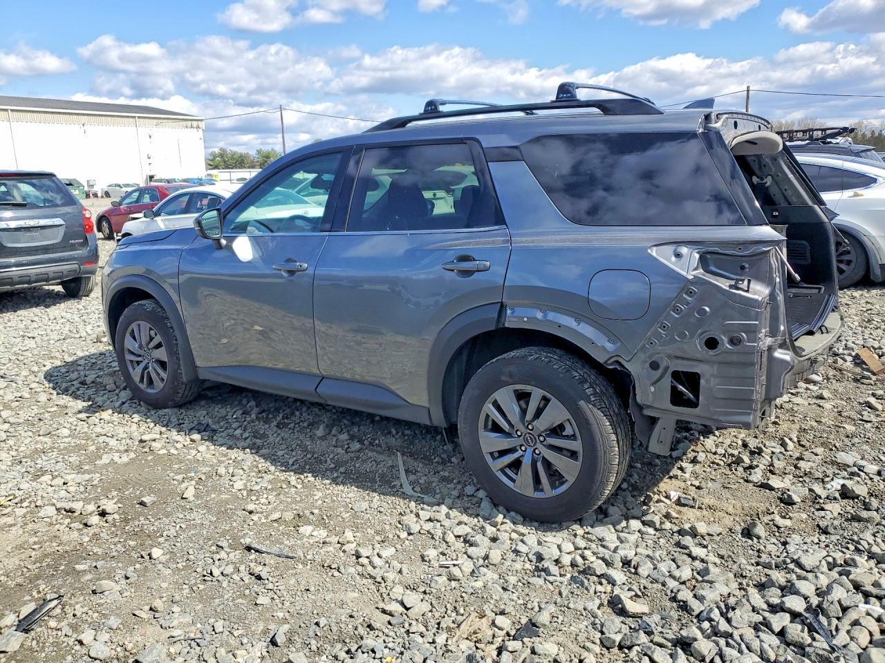 2024 Nissan Pathfinder Sv - zdjęcie 2