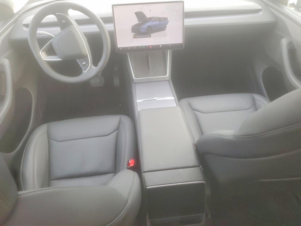 2026 Tesla Model Y - zdjęcie 8