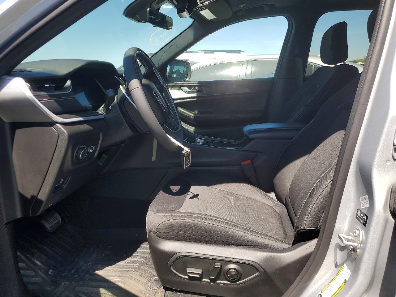 2025 Jeep Grand Cherokee Laredo - zdjęcie 7