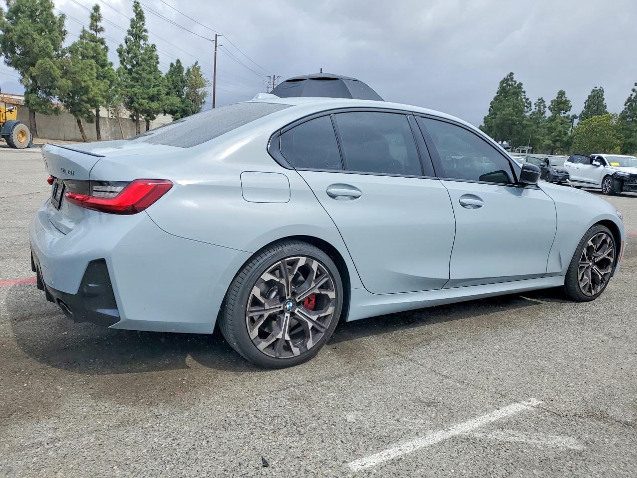2025 BMW 330I - zdjęcie 3