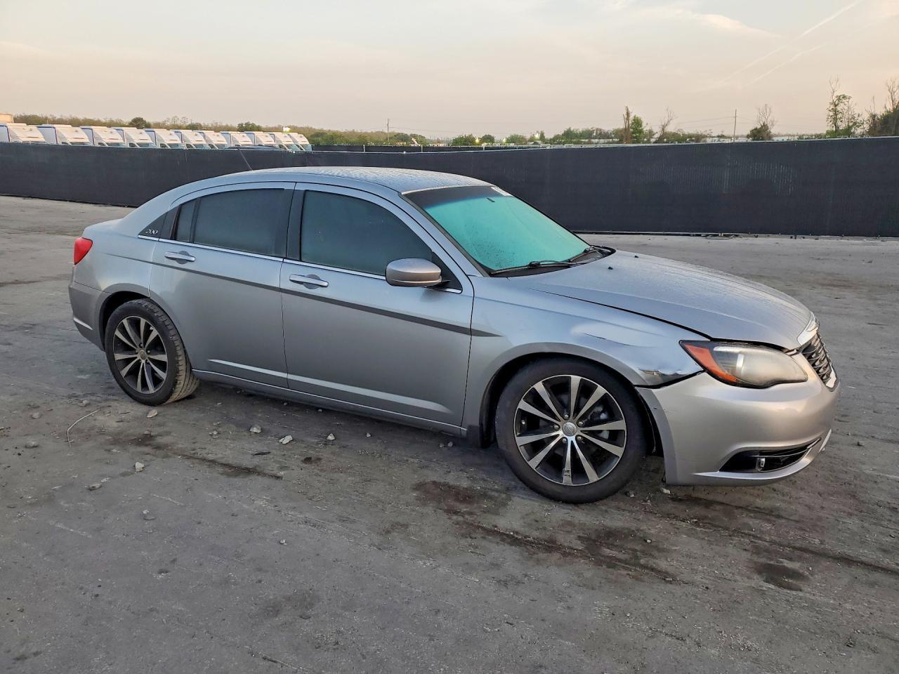 2014 Chrysler 200 Touring - zdjęcie 4