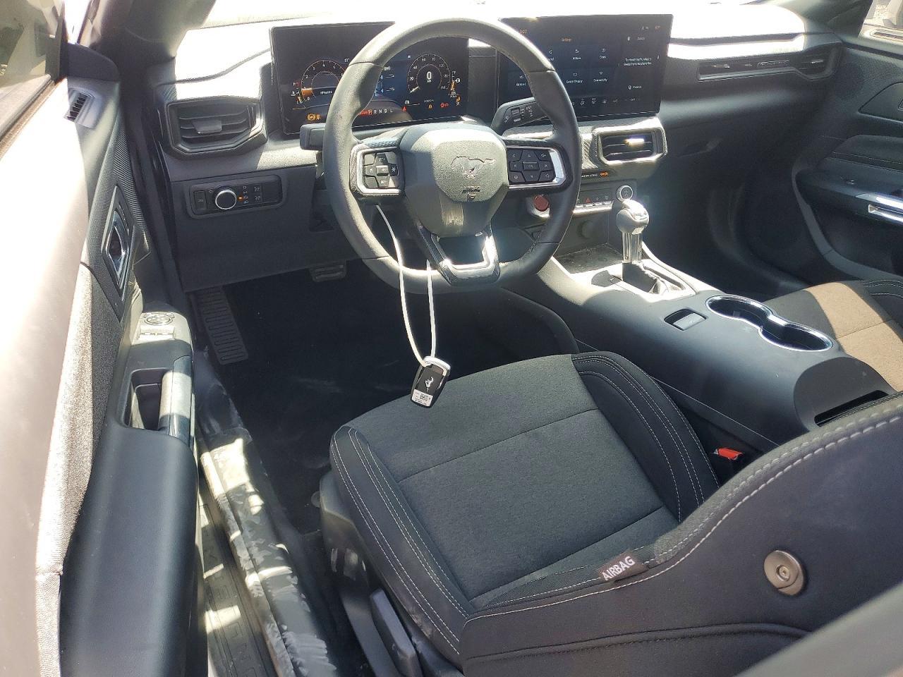 2025 Ford Mustang - zdjęcie 8