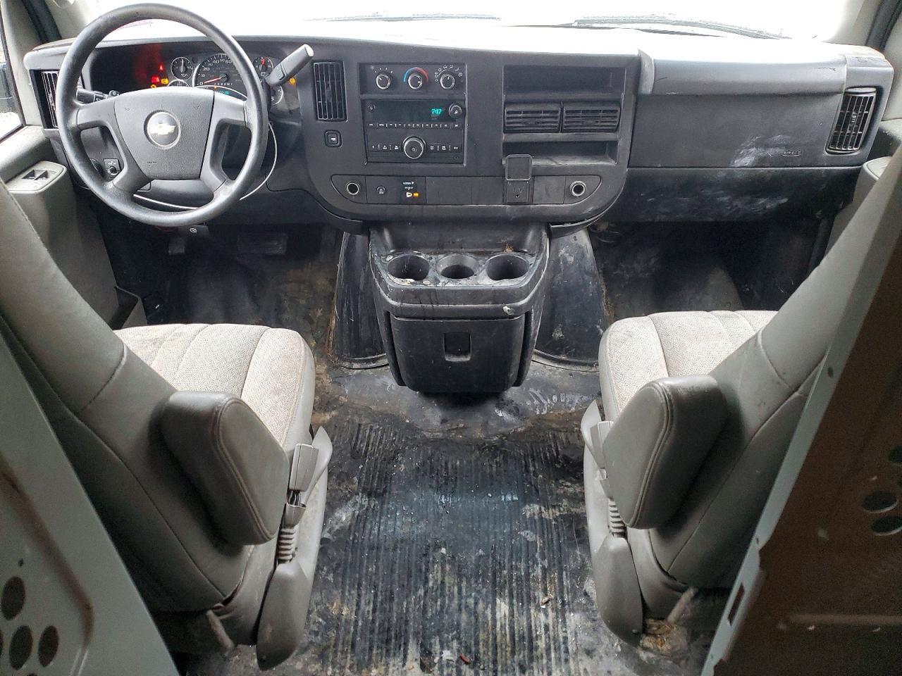 2017 Chevrolet Express G2500 - zdjęcie 8