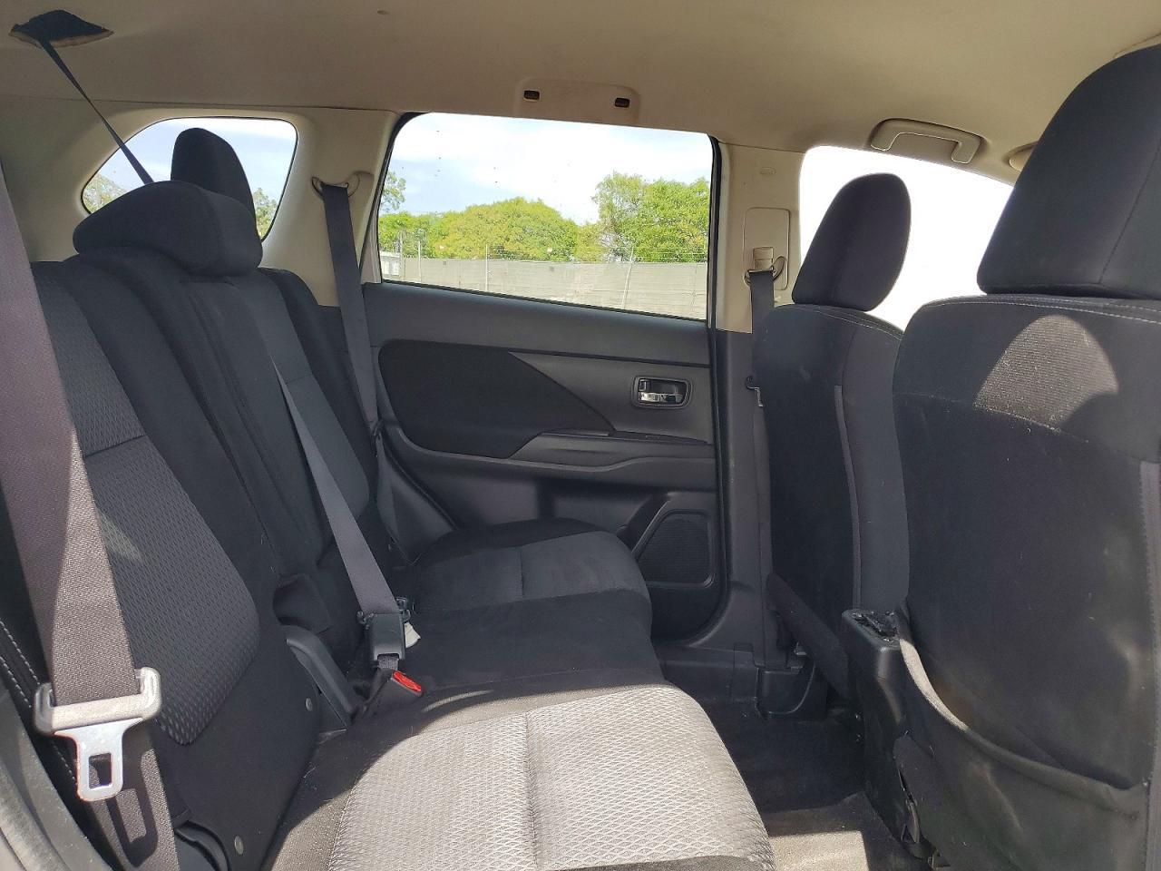 2018 Mitsubishi Outlander Es - zdjęcie 11