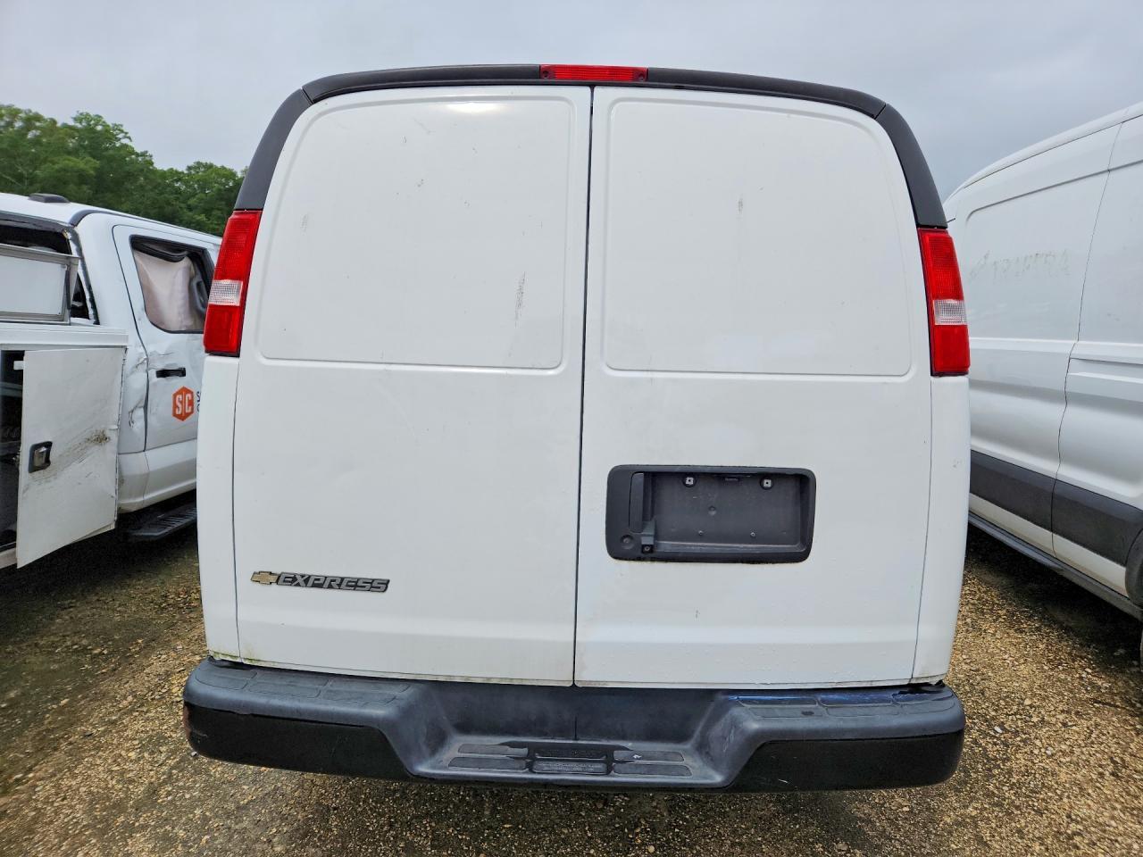 2022 Chevrolet Express G2500 - zdjęcie 6