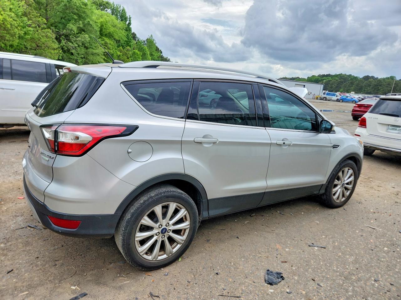 2017 Ford Escape Titanium - zdjęcie 3
