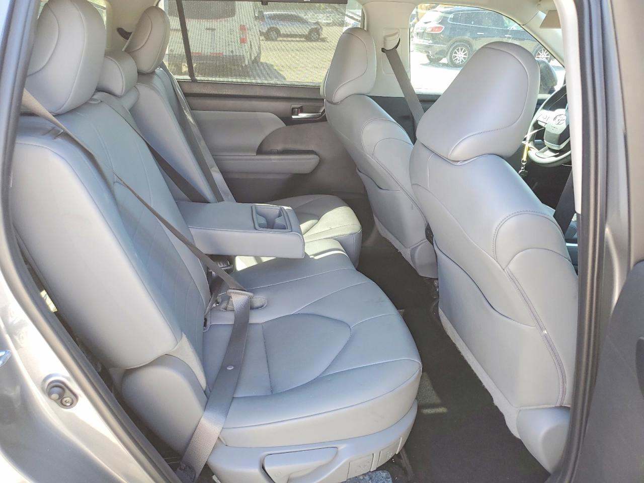 2025 Toyota Highlander Xle - zdjęcie 11