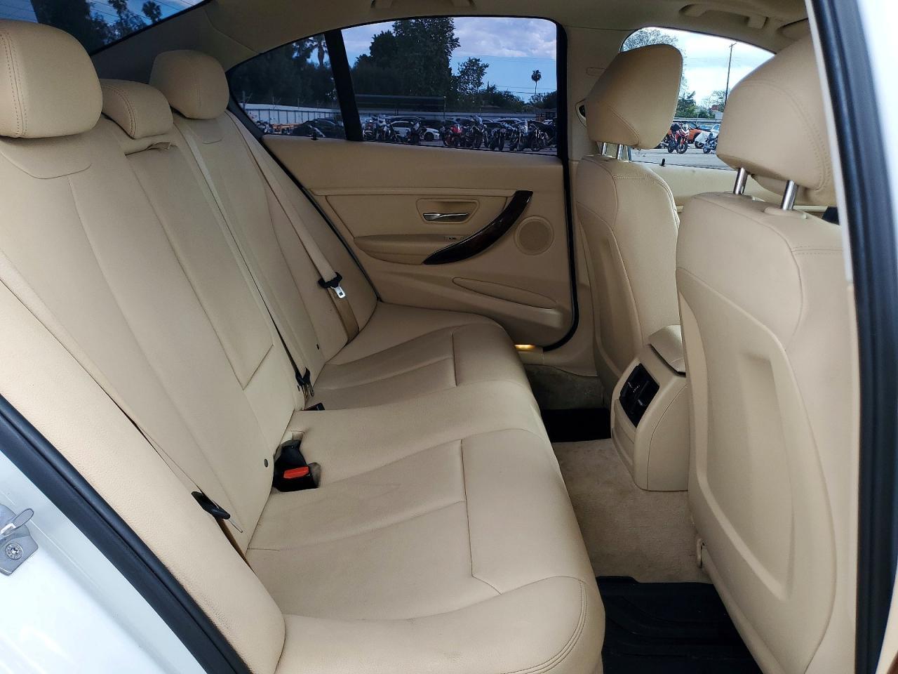 2014 BMW 320 I xDrive - zdjęcie 10