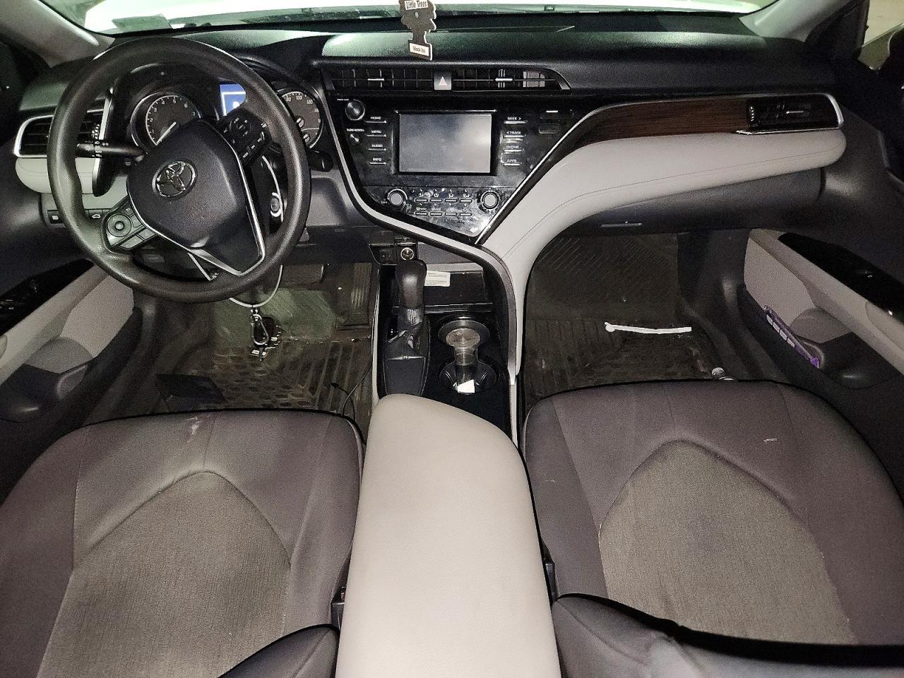 2018 Toyota Camry Le - zdjęcie 8