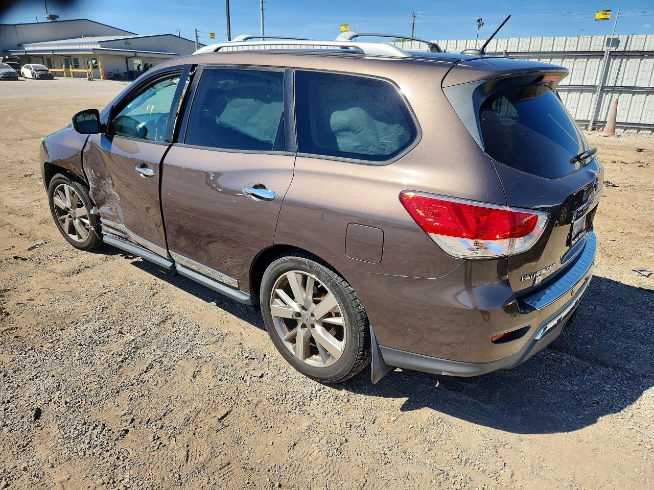 2016 Nissan Pathfinder Platinum - zdjęcie 2