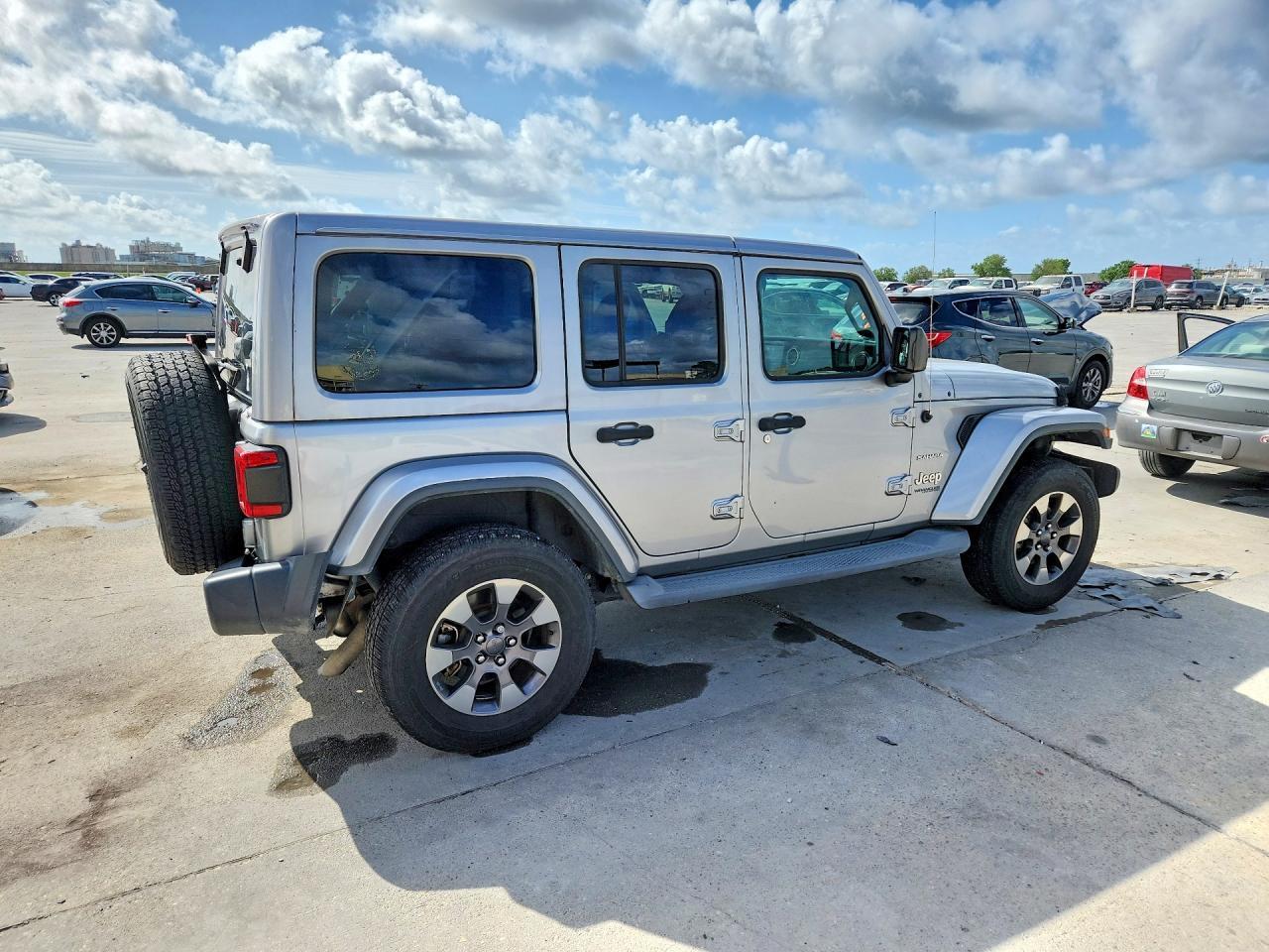 2018 Jeep Wrangler Unlimited Sahara - zdjęcie 3