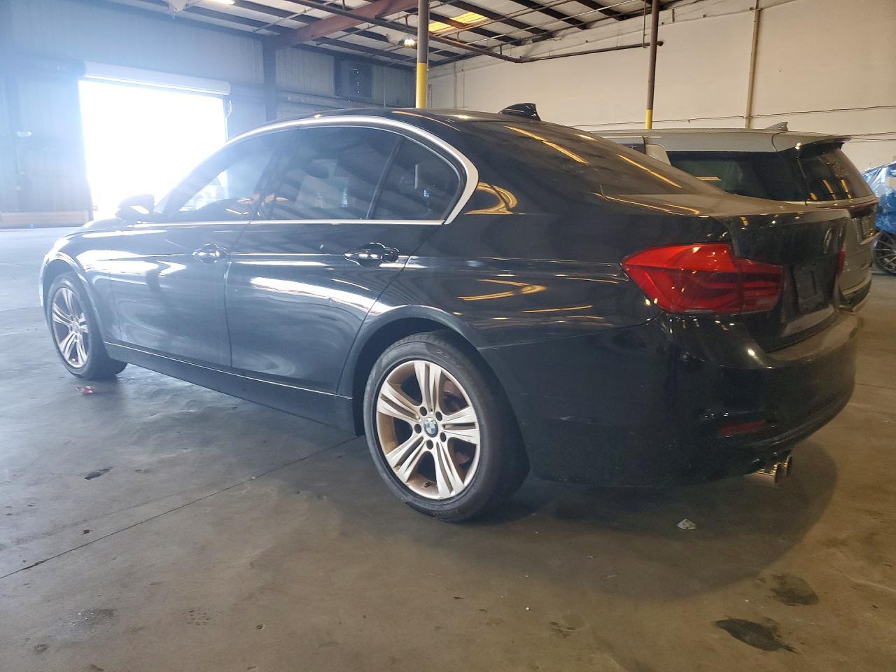 2017 BMW 330 I - zdjęcie 2