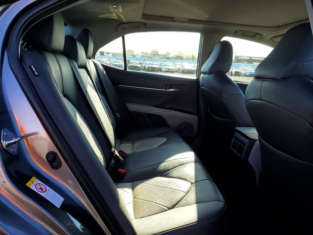 2018 Toyota Camry Xle V6 - zdjęcie 10