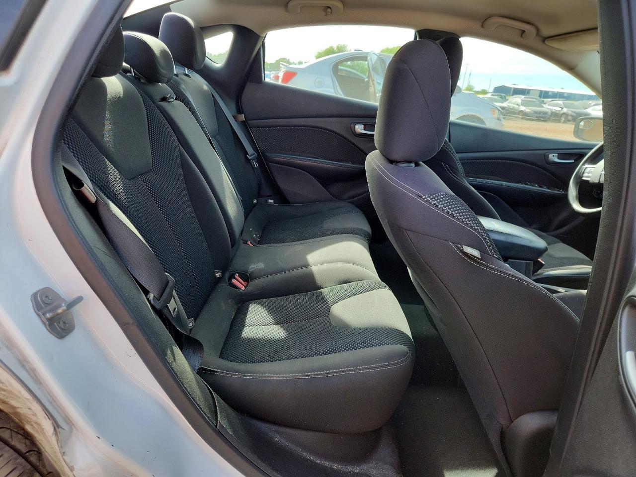 2015 Dodge Dart Sxt - zdjęcie 10