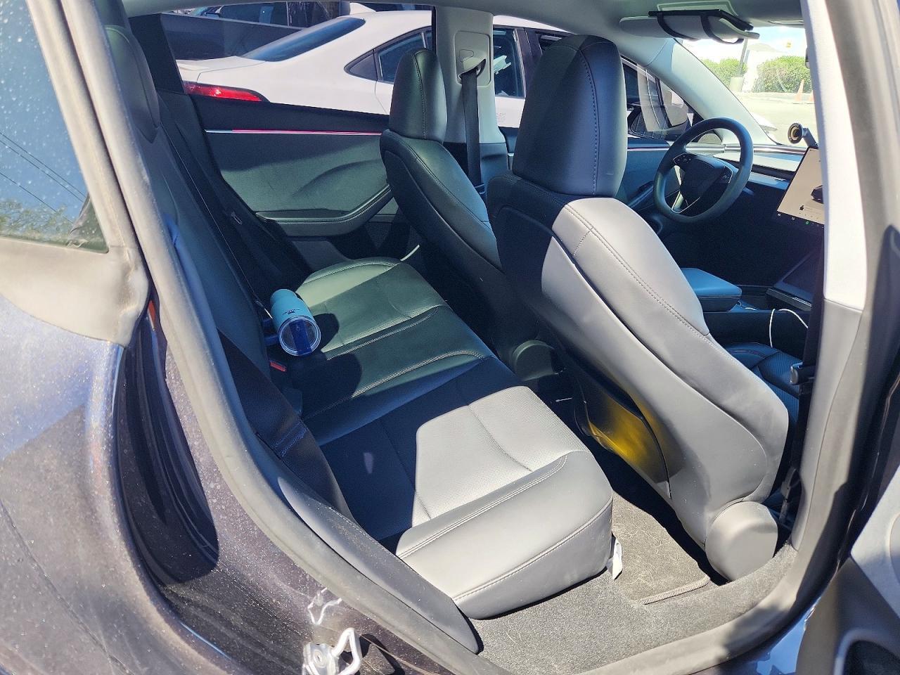 2025 Tesla Model 3 - zdjęcie 10