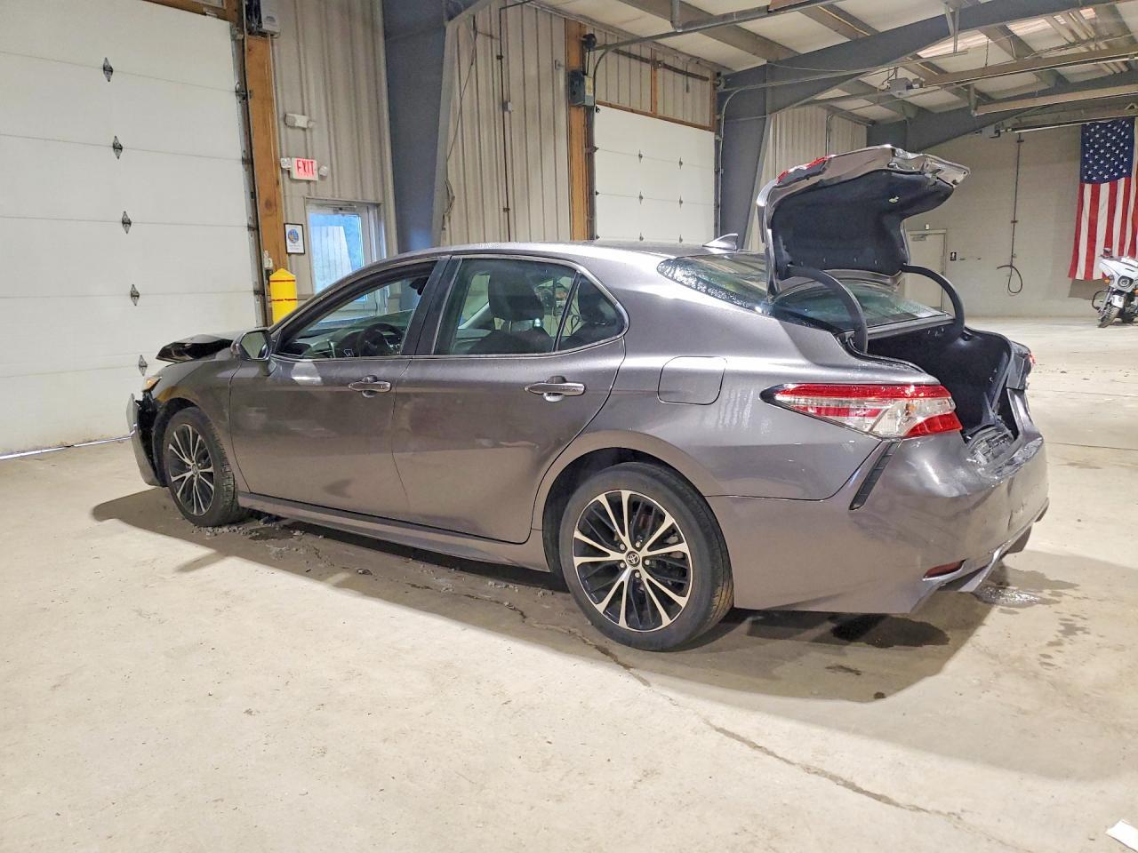2019 Toyota Camry - zdjęcie 2