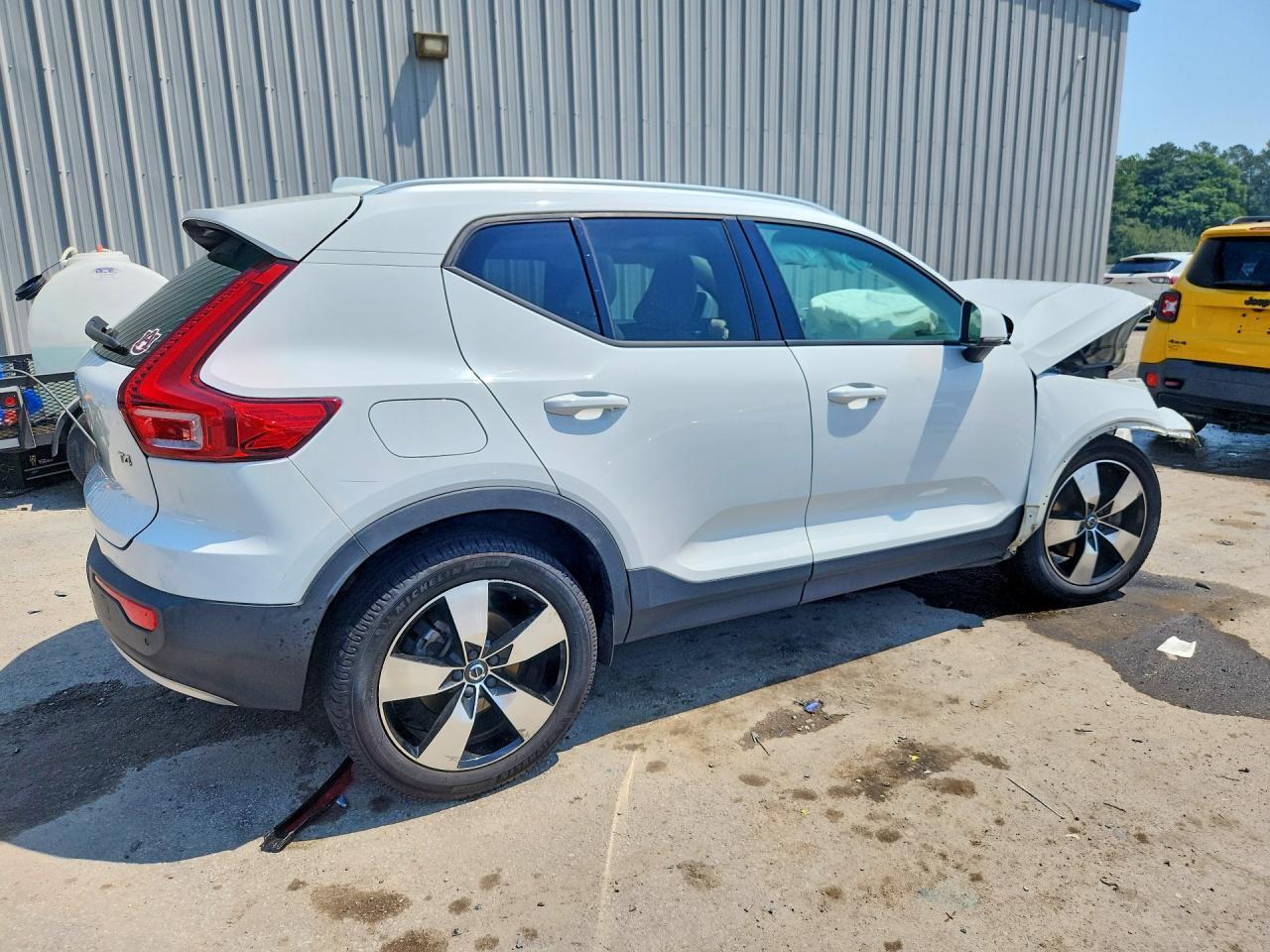 2020 Volvo Xc40 T4 Momentum - zdjęcie 3