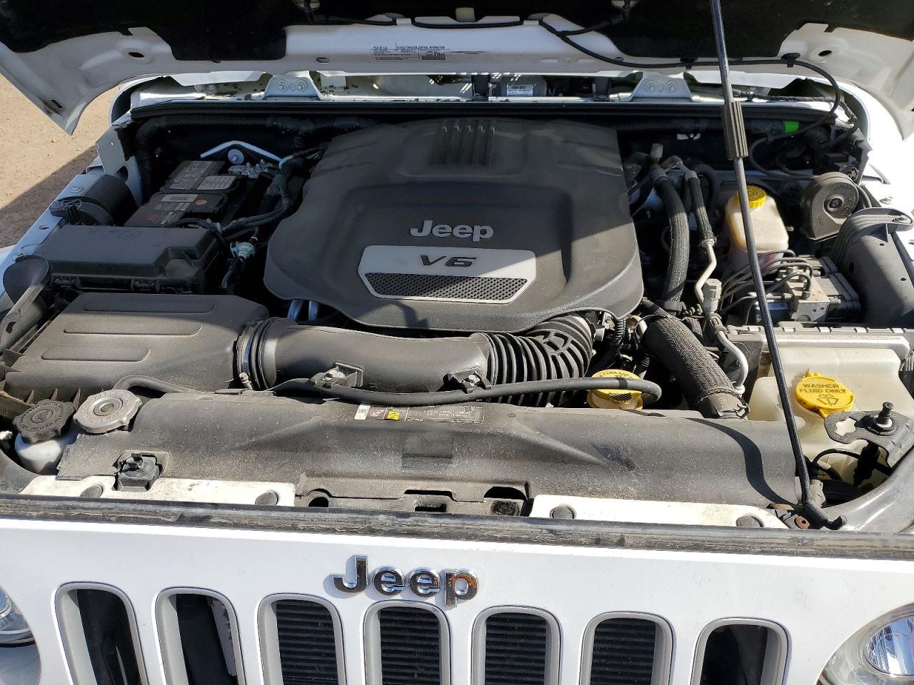 2013 Jeep Wrangler Unlimited Sahara - zdjęcie 11