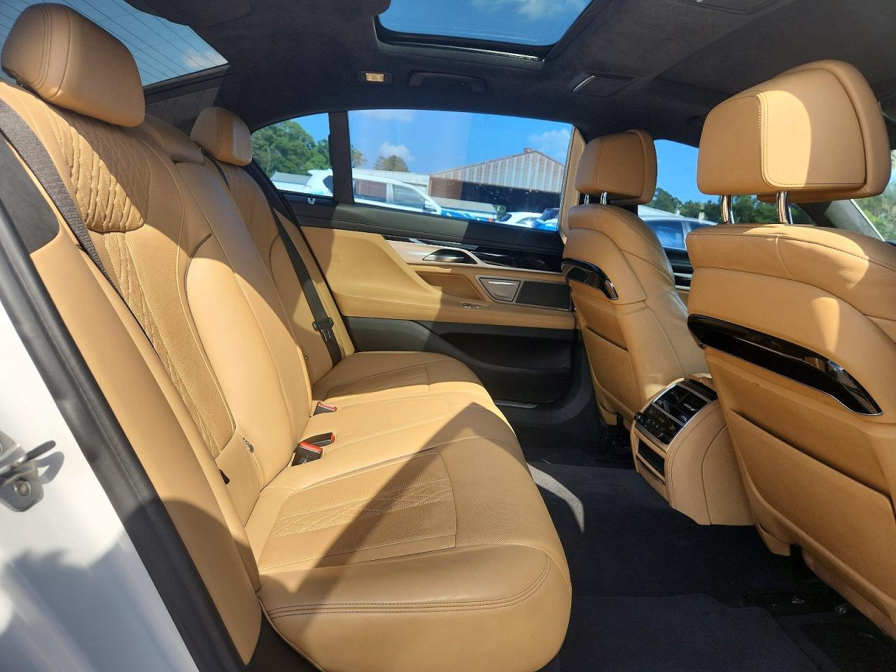 2019 BMW 740 I - zdjęcie 10