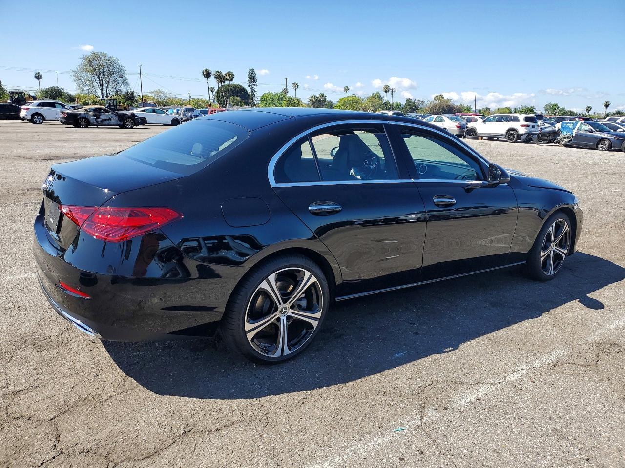 2025 Mercedes-Benz C 300 - zdjęcie 3