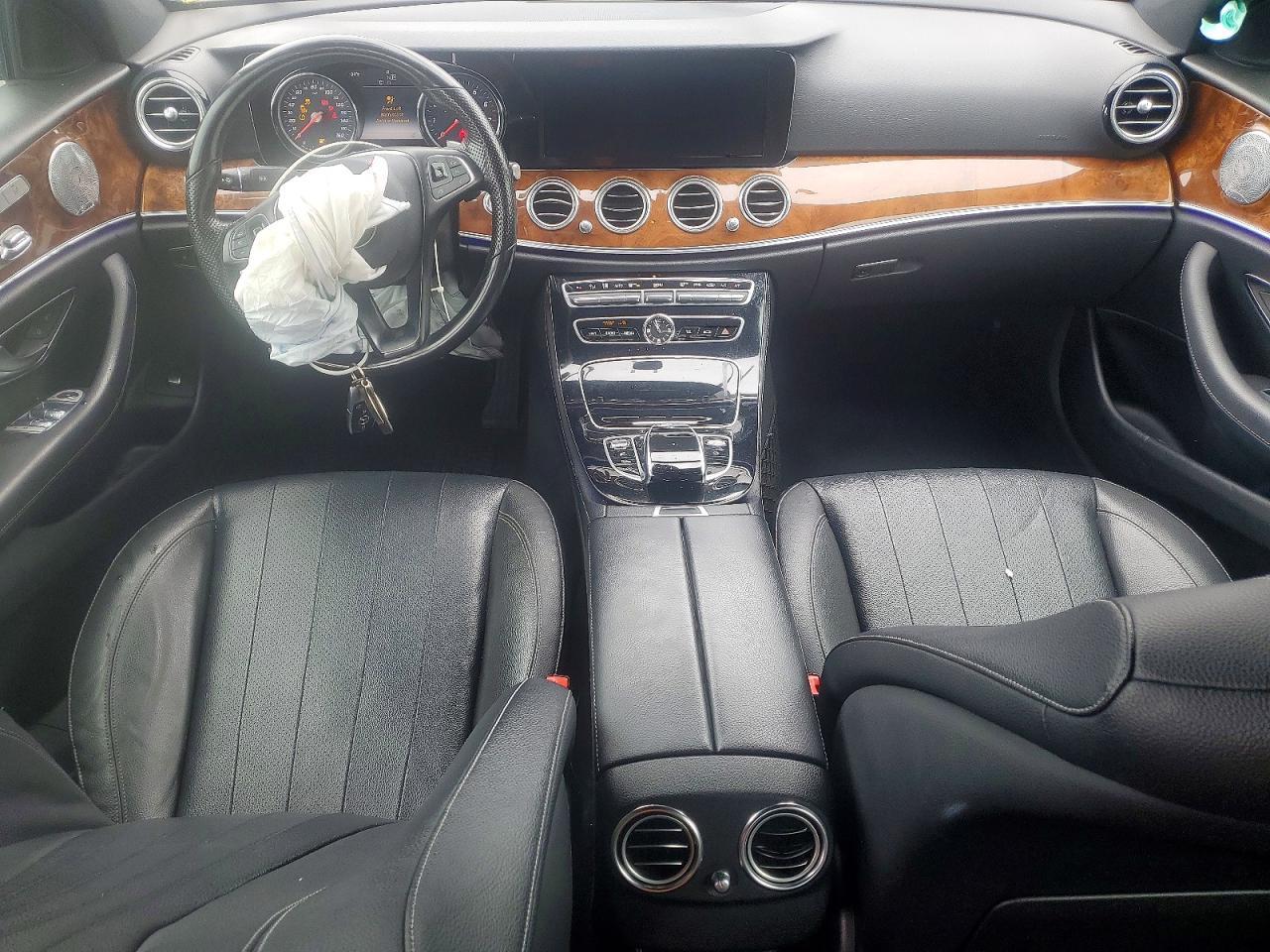 2017 Mercedes-Benz E 300 4Matic - zdjęcie 8
