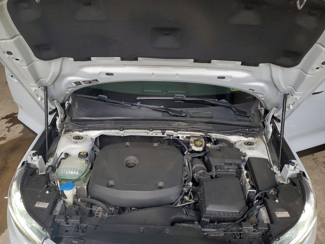 2020 Volvo Xc40 T5 Momentum - zdjęcie 12