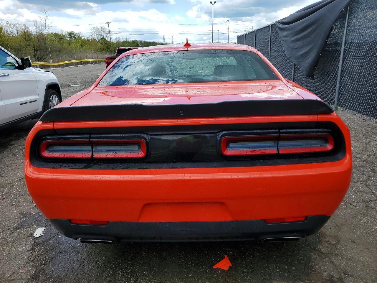 2016 Dodge Challenger R - zdjęcie 6