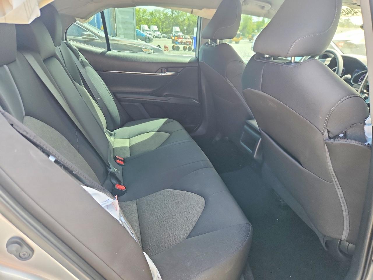 2023 Toyota Camry Le - zdjęcie 10