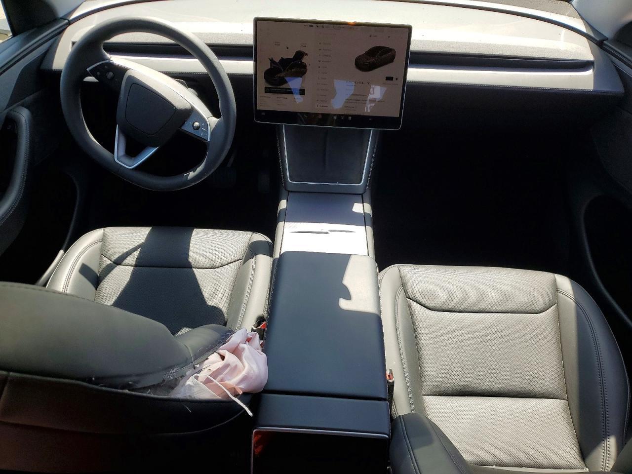2026 Tesla Model Y - zdjęcie 8