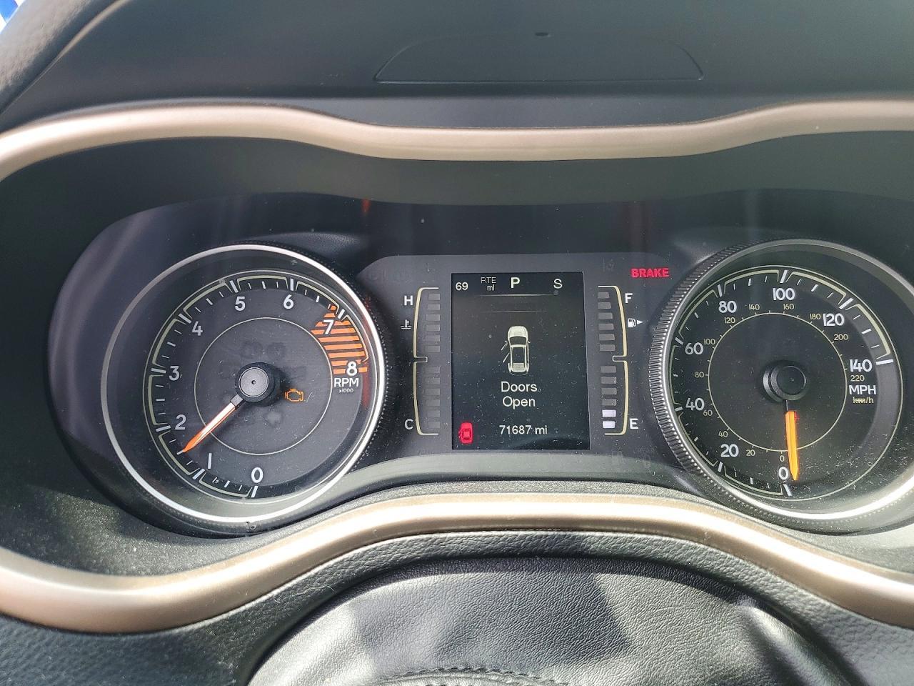2016 Jeep Cherokee Latitude - zdjęcie 9