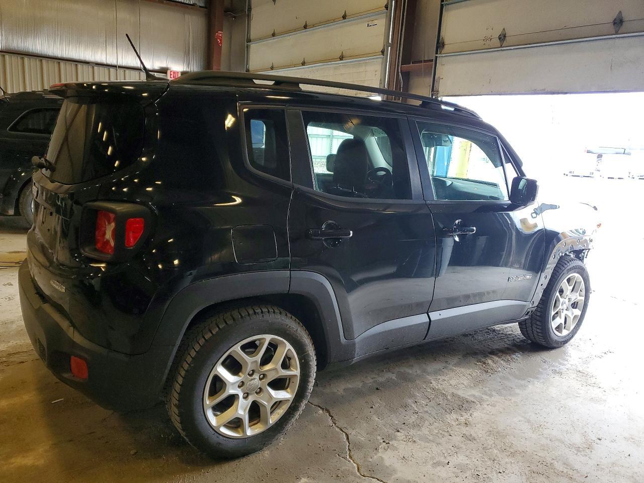 2016 Jeep Renegade Latitude - zdjęcie 3