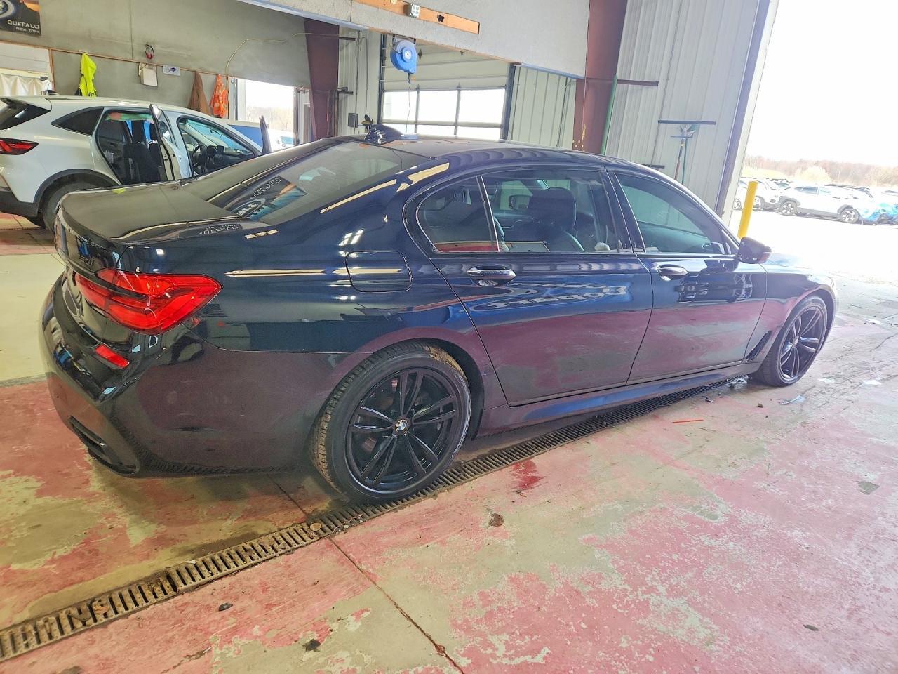 2017 BMW 750 Xi - zdjęcie 3