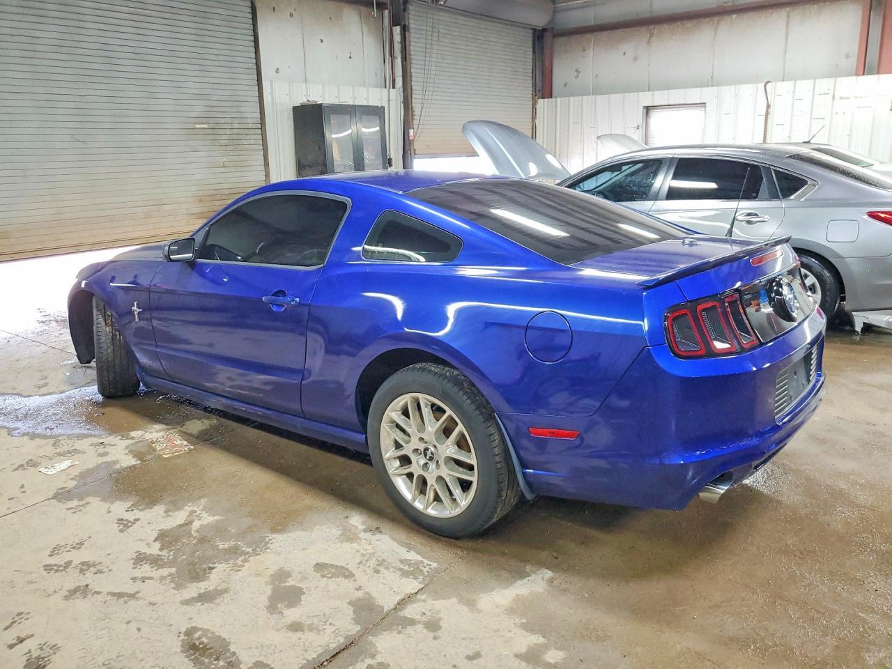 Ford Mustang - zdjęcie 2