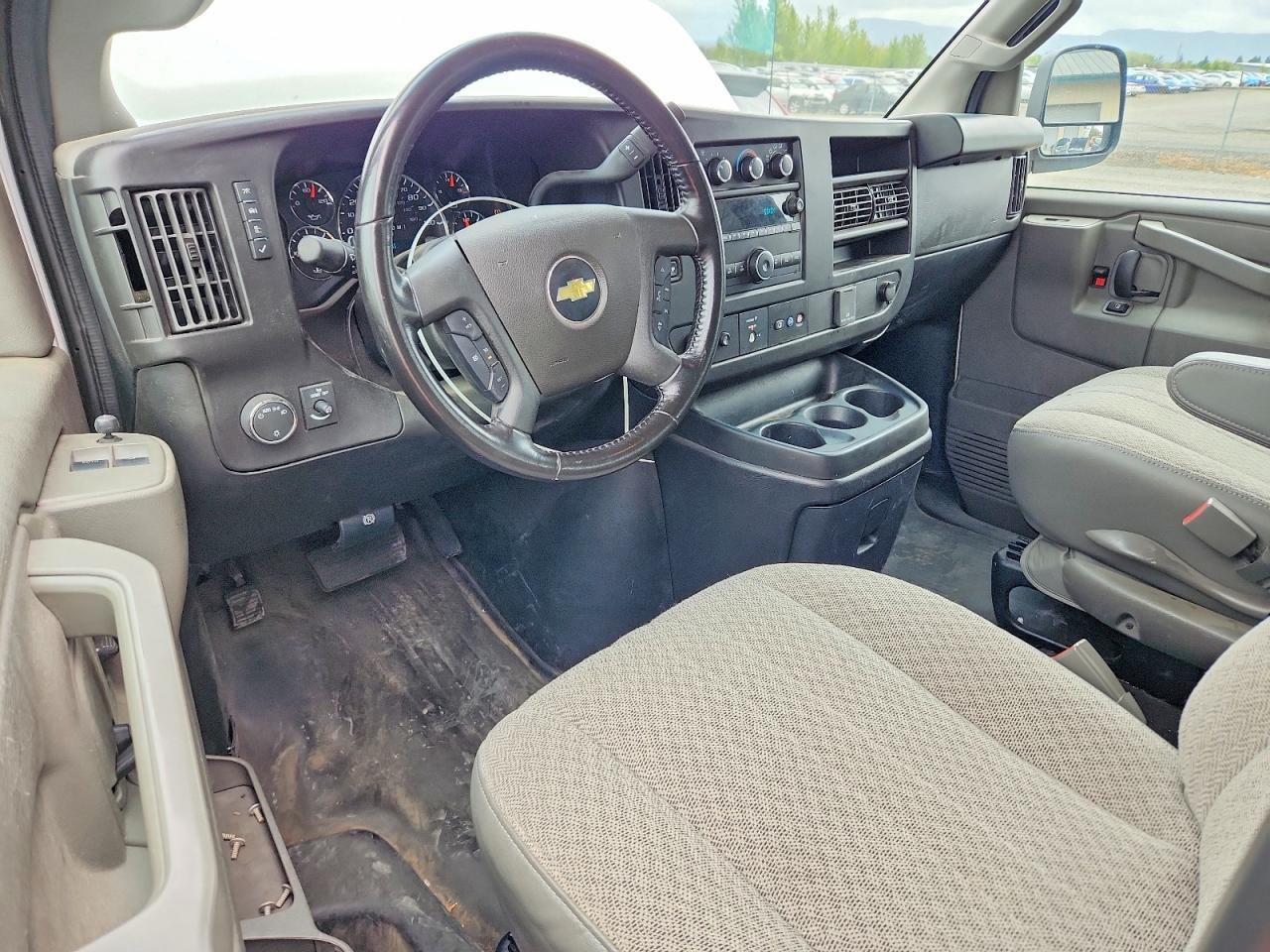 2023 Chevrolet Express G2500 - zdjęcie 8