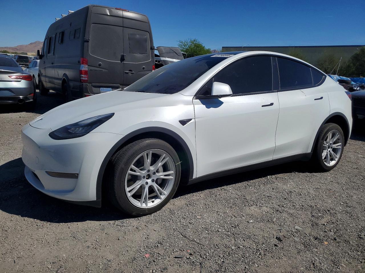 2023 Tesla Model Y - zdjęcie główne