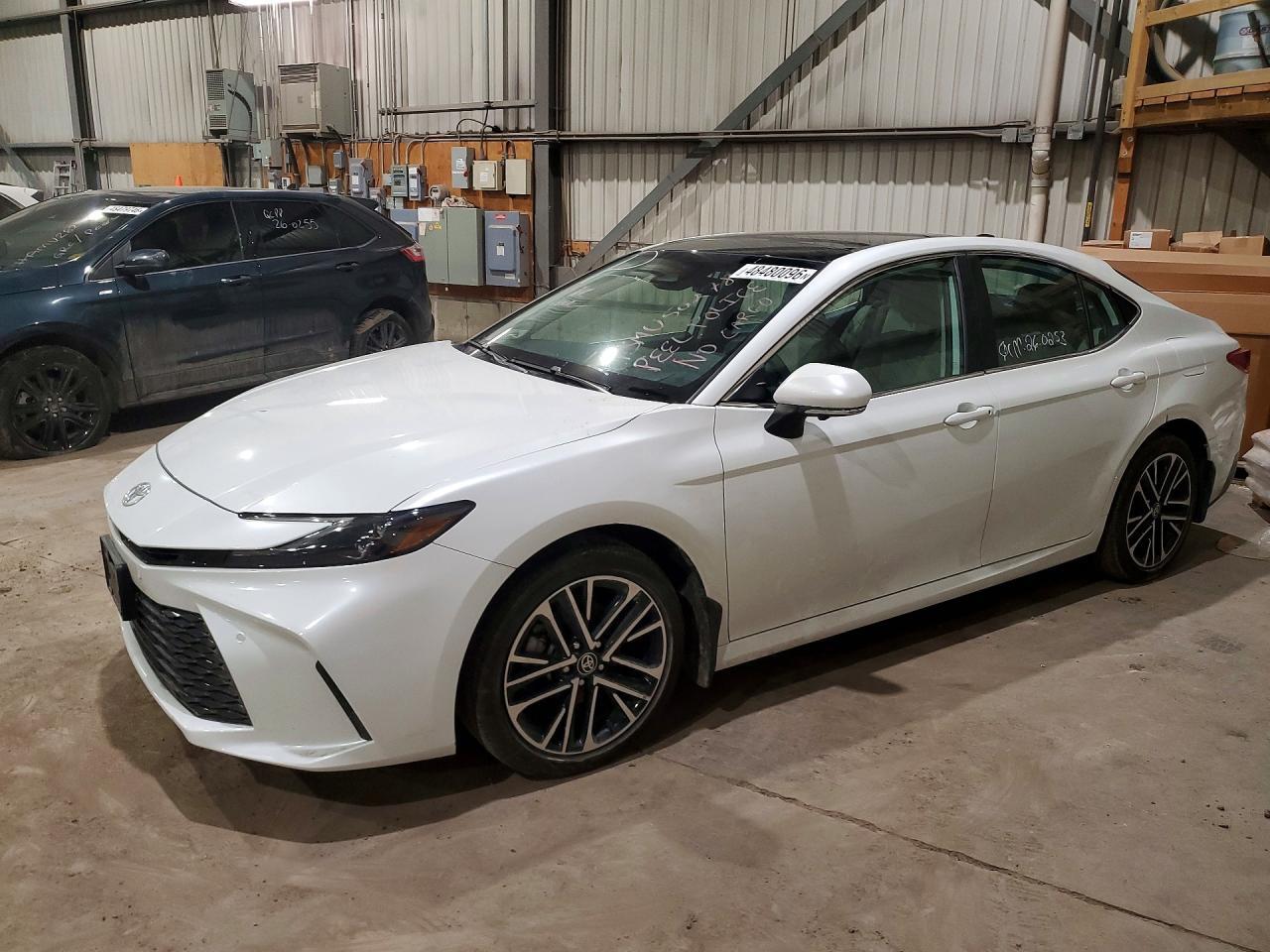 2025 Toyota Camry Le - zdjęcie główne