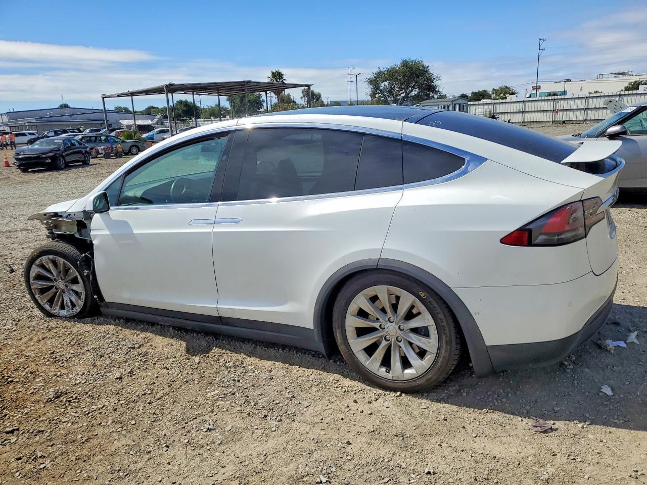 2020 Tesla Model X - zdjęcie 2