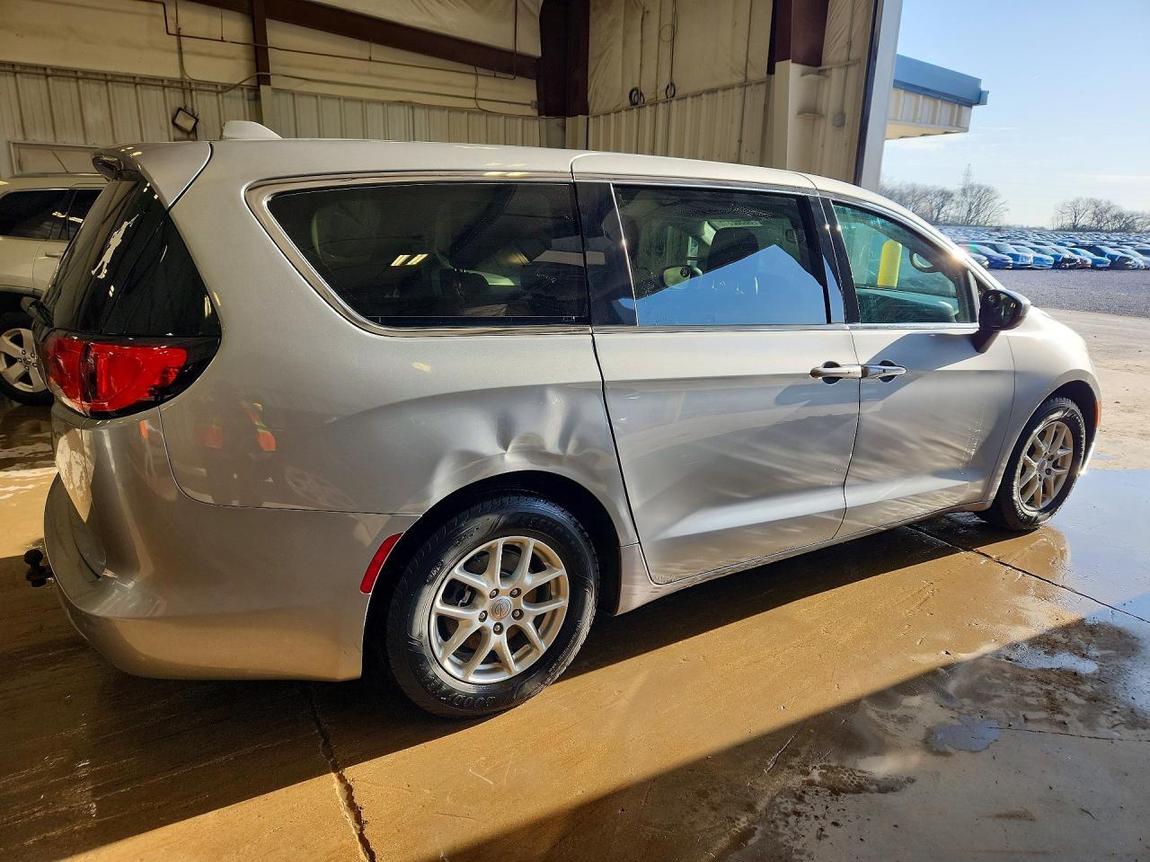 2017 Chrysler Pacifica Touring - zdjęcie 3