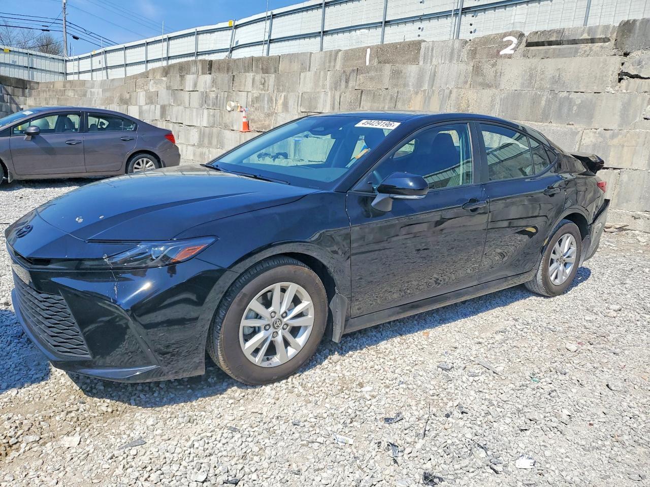 2025 Toyota Camry Le - zdjęcie główne