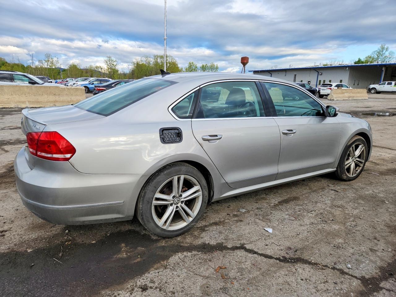 2013 Volkswagen Passat Sel - zdjęcie 3