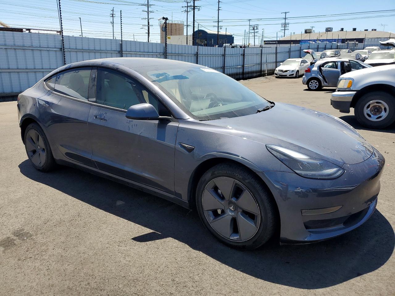 2022 Tesla Model 3 - zdjęcie 4