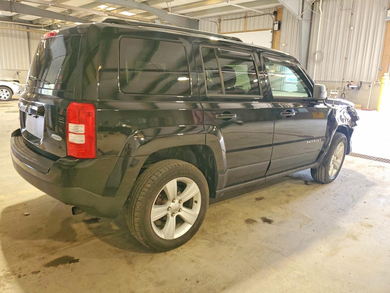 2014 Jeep Patriot Latitude - zdjęcie 3