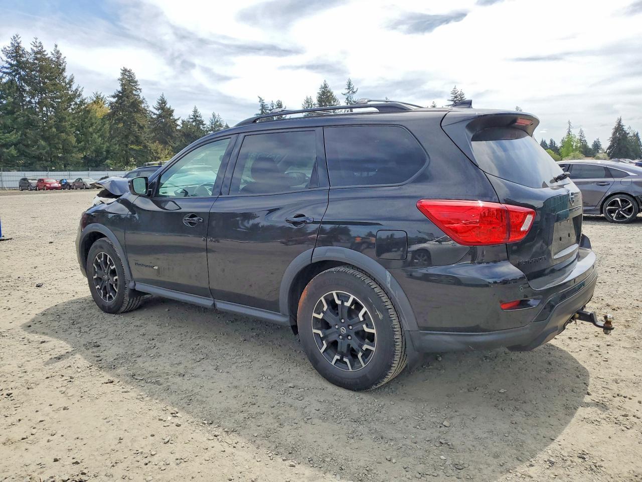 2020 Nissan Pathfinder Sv - zdjęcie 2